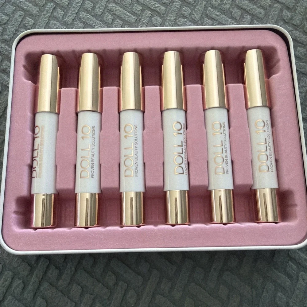 Doll 10 Lip‎ Crayon Set of 6 w Tin Case Full Size Lipstick Variety Set
